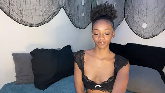 Trixie luv1 online show from 10-11-25, 12:39