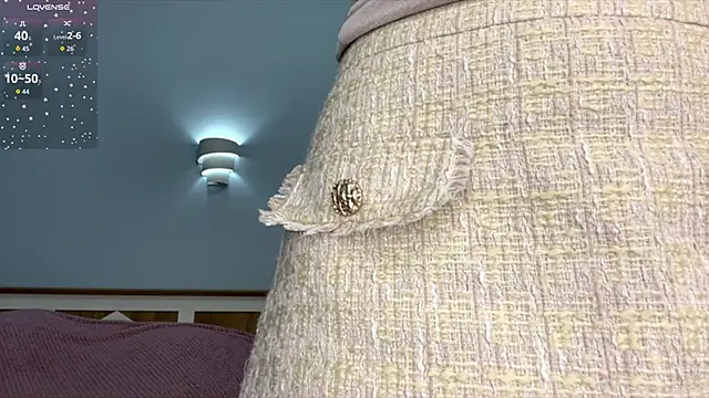 Snapshot of JerrieCham chatting on 12-15-25, 07:25 JerrieCham online show from 12-15-25, 07:25