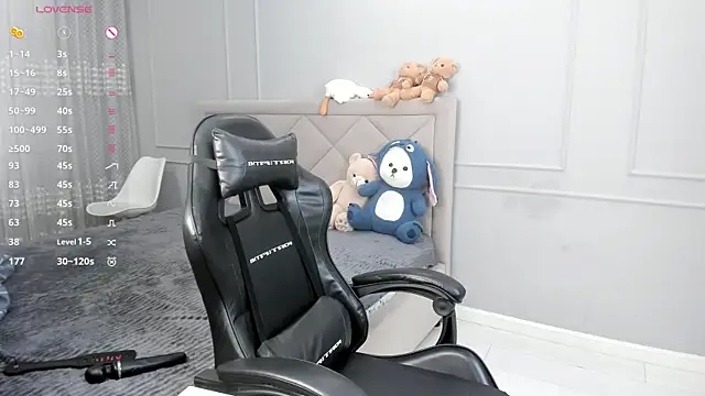 Yunleah online show from 09-23-25, 01:45