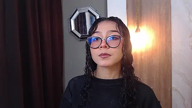 Snapshot of honeymoon_12 chatting on 02-20-26, 04:09 honeymoon 12 online show from 02-20-26, 04:09