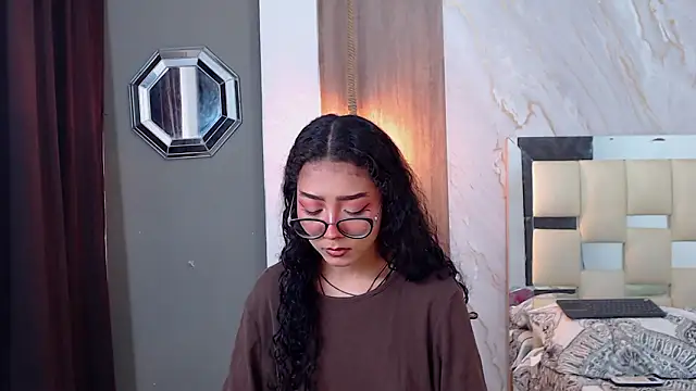 Snapshot of honeymoon_12 chatting on 02-09-26, 04:32 honeymoon 12 online show from 02-09-26, 04:32