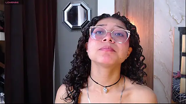 Snapshot of honeymoon_12 chatting on 06-01-26, 04:35 honeymoon 12 online show from 06-01-26, 04:35