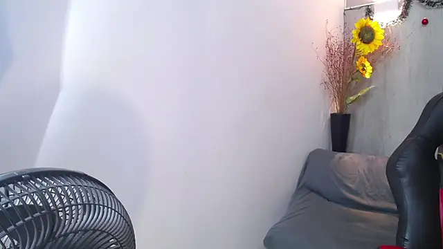 Snapshot of honeymoon_12 chatting on 01-17-26, 07:23 honeymoon 12 online show from 01-17-26, 07:23