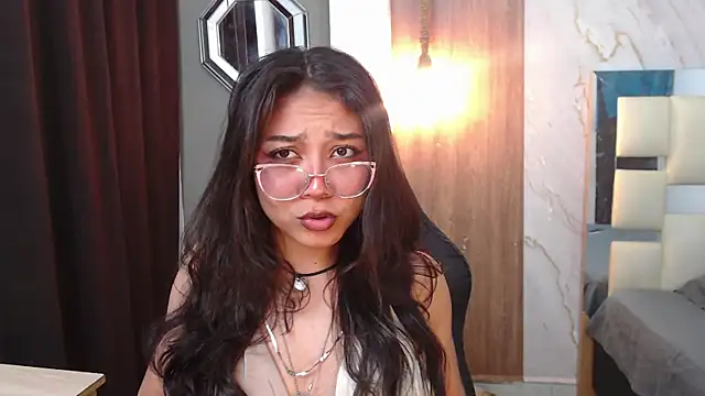 Snapshot of honeymoon_12 chatting on 05-13-26, 03:35 honeymoon 12 online show from 05-13-26, 03:35