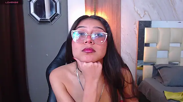 Snapshot of honeymoon_12 chatting on 05-17-26, 06:24 honeymoon 12 online show from 05-17-26, 06:24