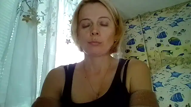 Snapshot of LiluXRose chatting on 09-15-25, 10:05 LiluXRose online show from 09-15-25, 10:05