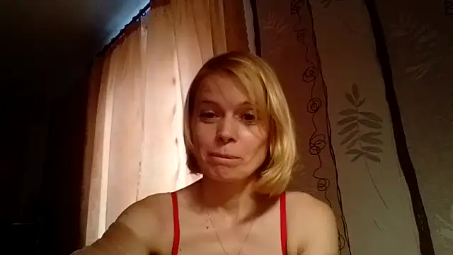 Snapshot of LiluXRose chatting on 10-13-25, 10:39 LiluXRose online show from 10-13-25, 10:39