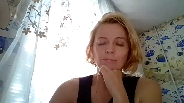 Snapshot of LiluXRose chatting on 09-19-25, 01:04 LiluXRose online show from 09-19-25, 01:04