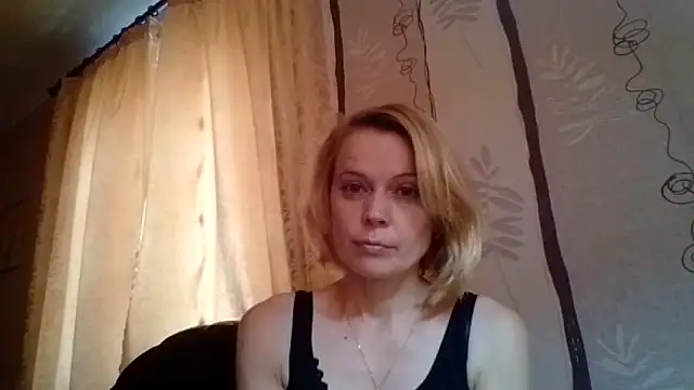 Snapshot of LiluXRose chatting on 10-14-25, 10:05 LiluXRose online show from 10-14-25, 10:05