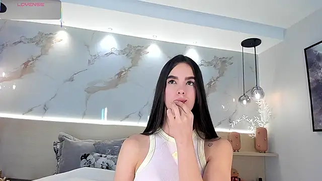 Snapshot of SolAvelar chatting on 05-28-26, 11:32 SolAvelar online show from 05-28-26, 11:32