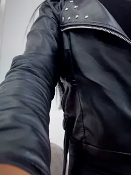 -Mia1 online show from 12-04-25, 12:15