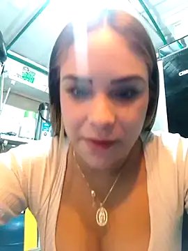 Snapshot of samanta-safiye chatting on 10-25-25, 12:43 samanta-safiye online show from 10-25-25, 12:43