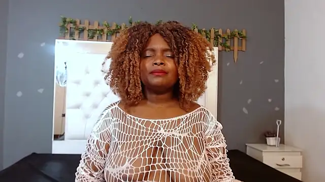 isabella brown1 online show from 10-05-25, 11:56