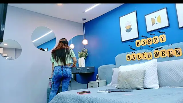 Ashley Evans22 online show from 10-27-25, 08:10