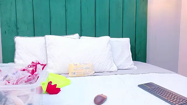 Ashley Evans22 online show from 12-17-25, 08:36