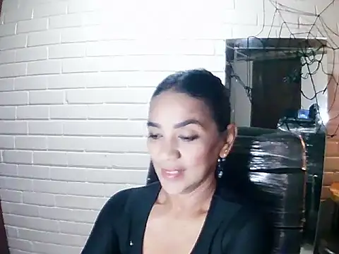 MiiaVelasquez online show from 10-23-25, 04:22