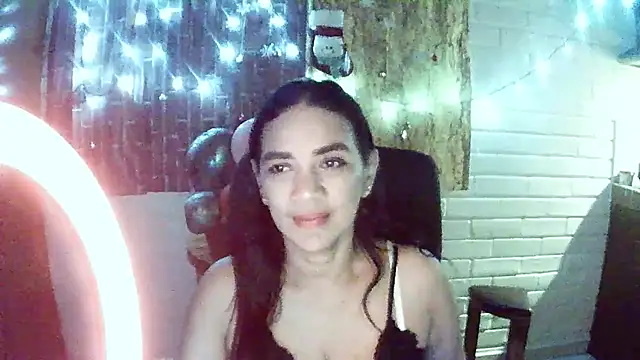 MiiaVelasquez online show from 12-18-25, 04:17