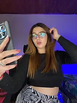 CoraVibes online show from 09-18-25, 07:39