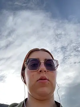 CoraVibes online show from 04-22-26, 07:04