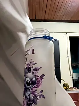 CoraVibes online show from 10-18-25, 11:45