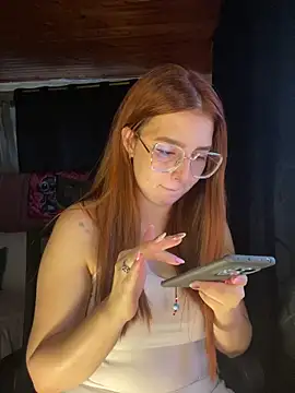 CoraVibes online show from 10-15-25, 11:40