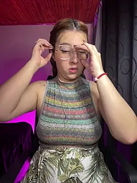 CoraVibes online show from 11-29-25, 11:54