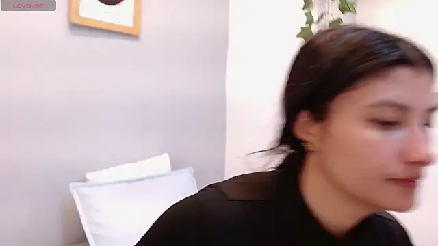 Snapshot of louis_k chatting on 06-19-26, 11:27 louis k online show from 06-19-26, 11:27