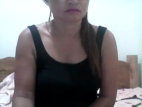 nathalie0045 online show from 04-12-26, 11:30