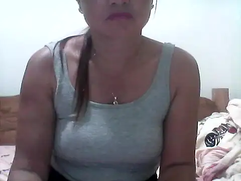 nathalie0045 online show from 04-04-26, 09:49