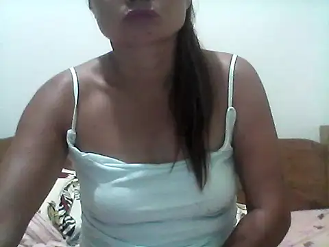 nathalie0045 online show from 04-11-26, 10:02