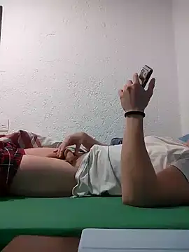 Snapshot of thelion0508 chatting on 10-06-25, 05:46 thelion0508 online show from 10-06-25, 05:46