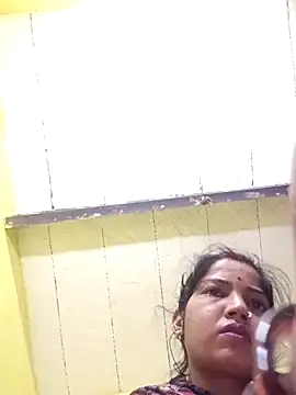 Snapshot of Seema_guptaji chatting on 05-08-26, 10:13 Seema guptaji online show from 05-08-26, 10:13