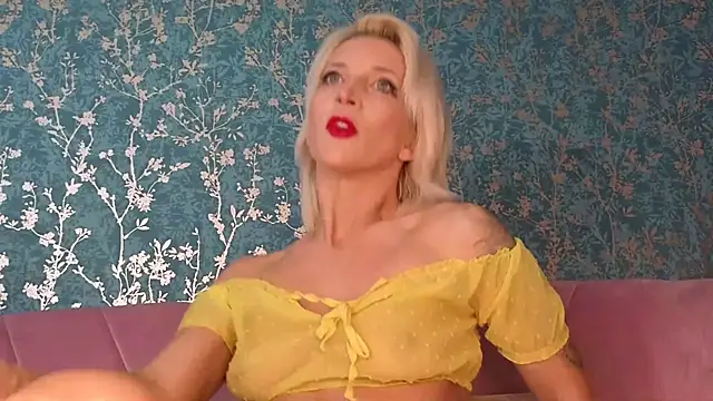 Snapshot of SereneXX chatting on 10-10-25, 07:09 SereneXX online show from 10-10-25, 07:09