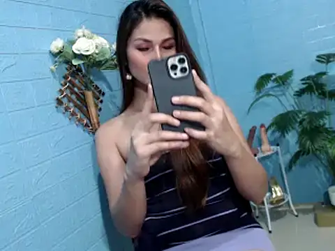 Snapshot of Mi_akai chatting on 06-12-26, 01:58 Mi akai online show from 06-12-26, 01:58