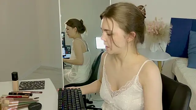 LeksaLove online show from 10-28-25, 05:56