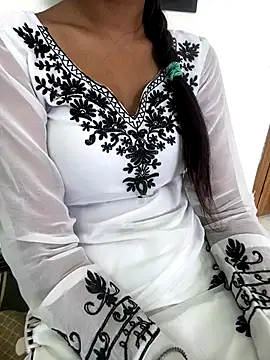 Snapshot of cute_parii_ chatting on 09-09-25, 08:35 cute parii online show from 09-09-25, 08:35