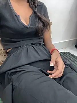 Snapshot of cute_parii_ chatting on 10-01-25, 10:13 cute parii online show from 10-01-25, 10:13