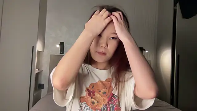 Snapshot of iamyuki chatting on 01-06-26, 01:53 iamyuki online show from 01-06-26, 01:53