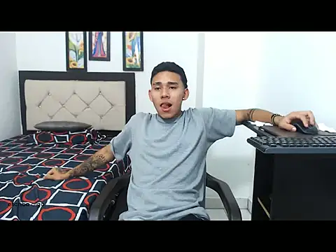 Snapshot of sebasbight chatting on 10-11-25, 04:24 sebasbight online show from 10-11-25, 04:24