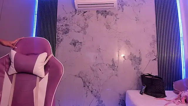 Snapshot of Mia_Duarte1 chatting on 03-01-26, 08:03 Mia Duarte1 online show from 03-01-26, 08:03