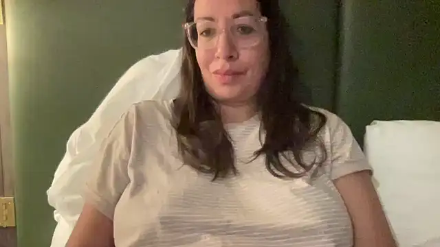 Snapshot of RosaFreya chatting on 06-17-26, 11:36 RosaFreya online show from 06-17-26, 11:36