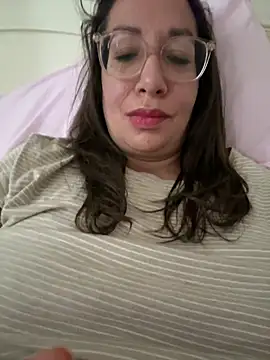 Snapshot of RosaFreya chatting on 06-15-26, 07:41 RosaFreya online show from 06-15-26, 07:41