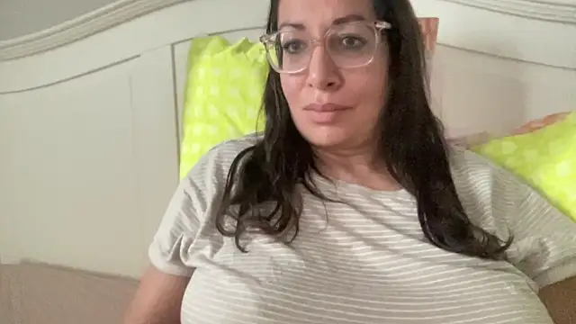 Snapshot of RosaFreya chatting on 06-16-26, 06:35 RosaFreya online show from 06-16-26, 06:35