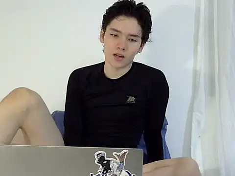 boxedtwink18 online show from 10-22-25, 03:39