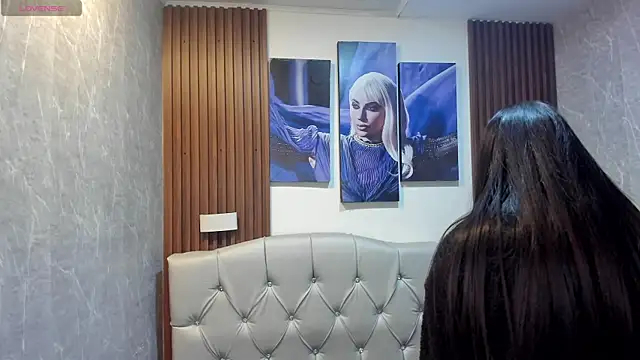 Sophi Thaylorr online show from 10-28-25, 01:32