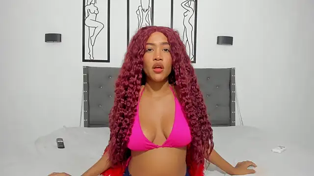 Snapshot of Marilin_curly chatting on 11-05-25, 10:46 Marilin curly online show from 11-05-25, 10:46