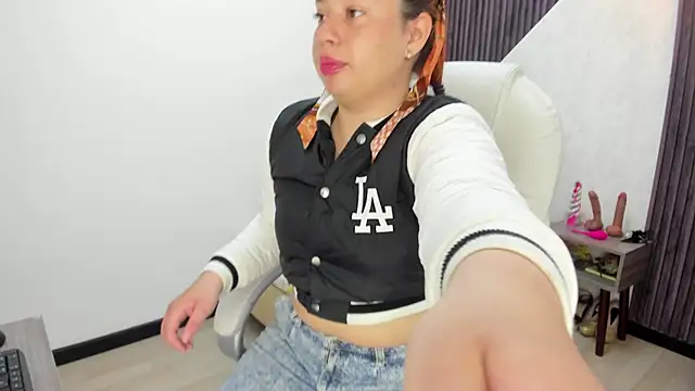 roxana santini online show from 10-20-25, 02:39