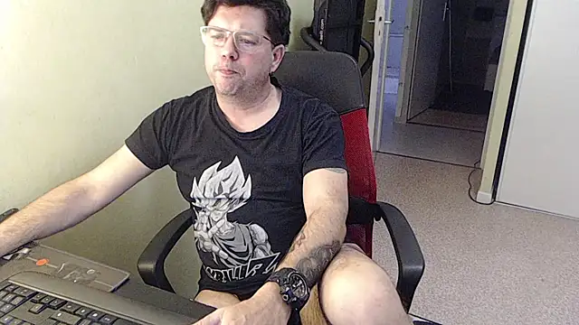 Snapshot of blueandwhite1 chatting on 02-13-26, 03:45 blueandwhite1 online show from 02-13-26, 03:45