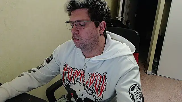 Snapshot of blueandwhite1 chatting on 01-03-25, 05:10 blueandwhite1 online show from 01-03-25, 05:10