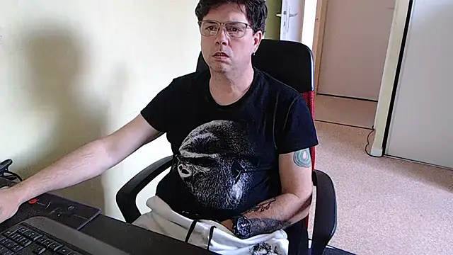 blueandwhite1 online show from 03-09-26, 04:43